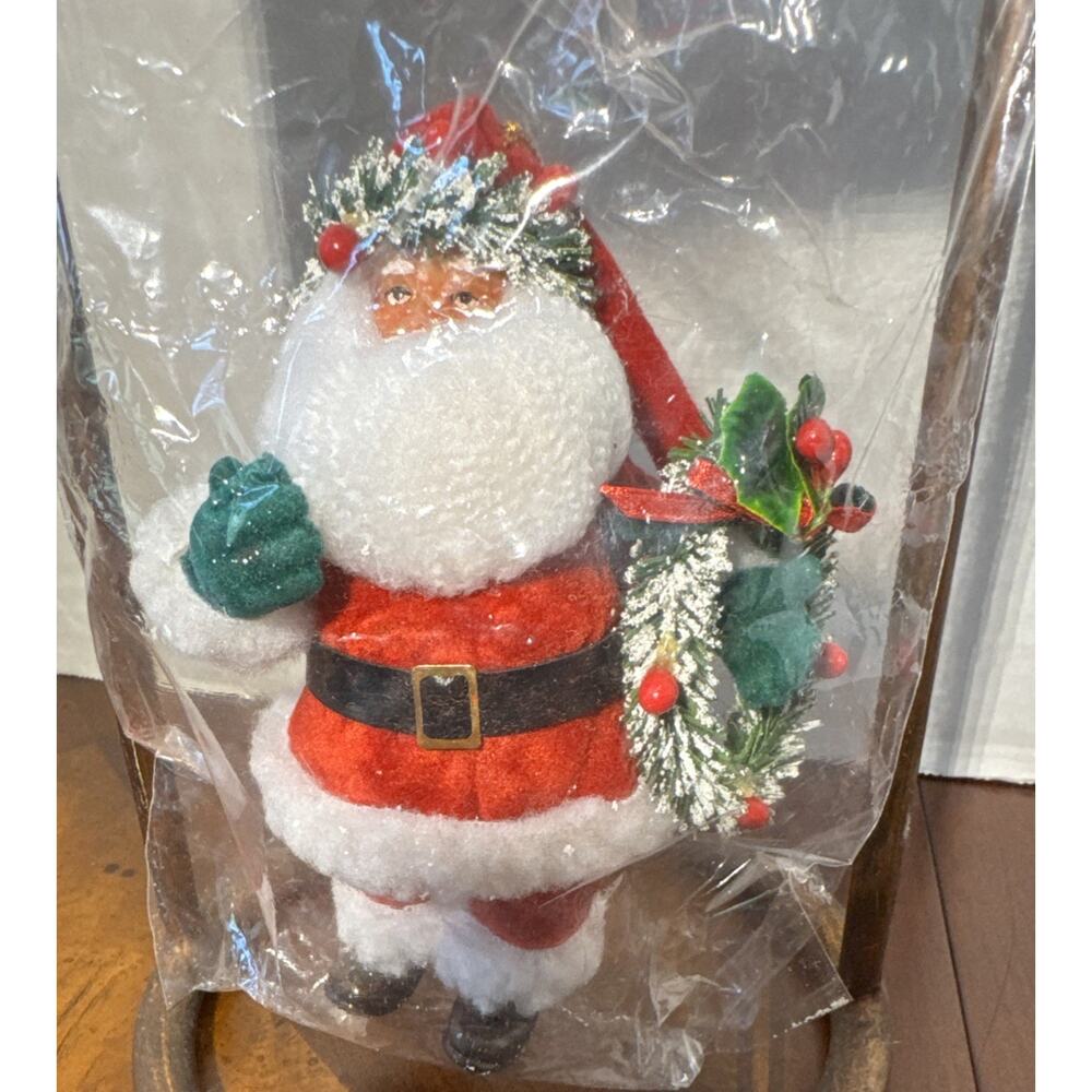 Christmas Ornament Santa Claus Carrying a Wreath Garden Ridge Holiday‎ Tradition